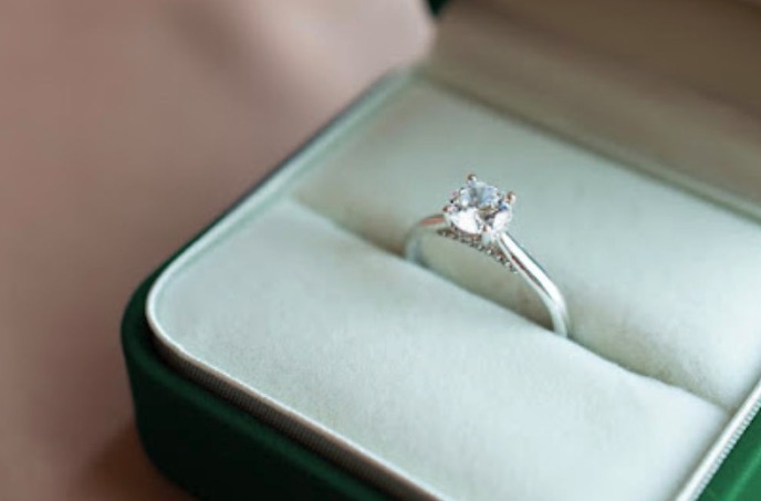 ほめる結婚相談所 しろつめの花輪